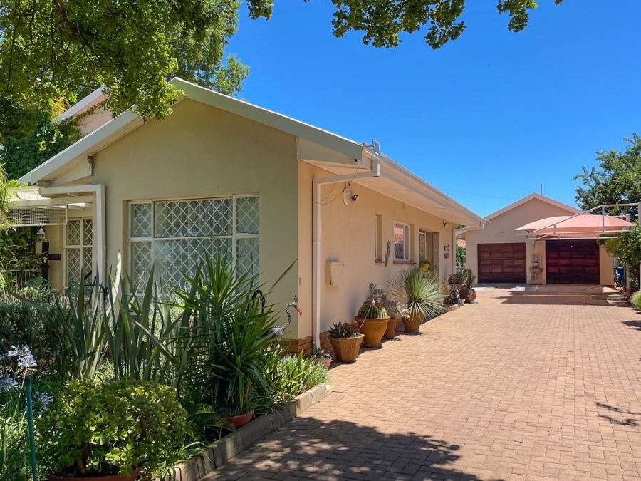 3 Bedroom Property for Sale in Flamwood North West